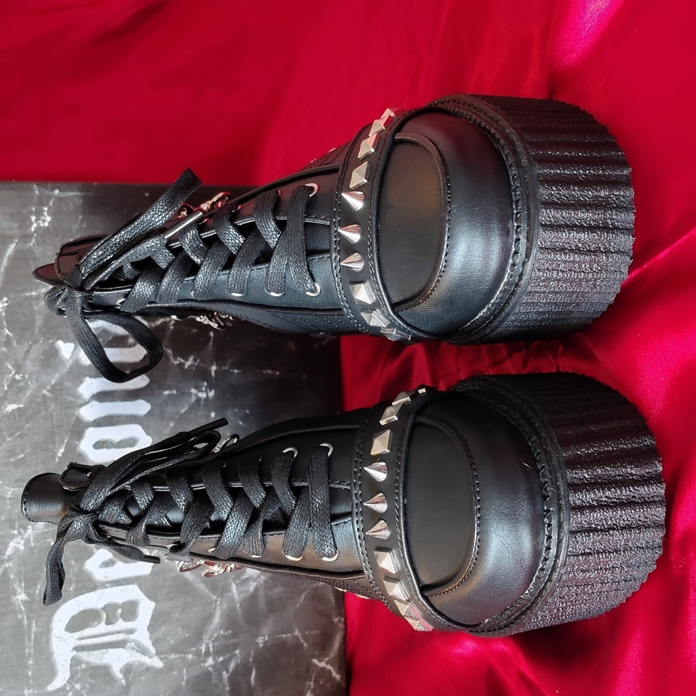 Demonia V-Creeper Black Platform Boots with Chain Detail - Picture 5 of 7
